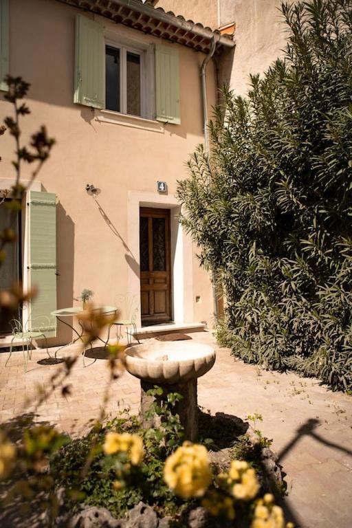 La Maison Du Bassin LʼIsle-sur-la-Sorgue Dış mekan fotoğraf