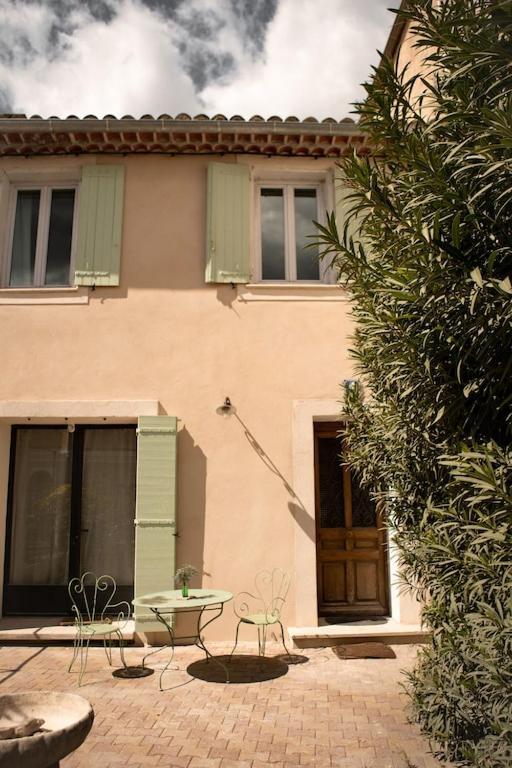 La Maison Du Bassin LʼIsle-sur-la-Sorgue Dış mekan fotoğraf
